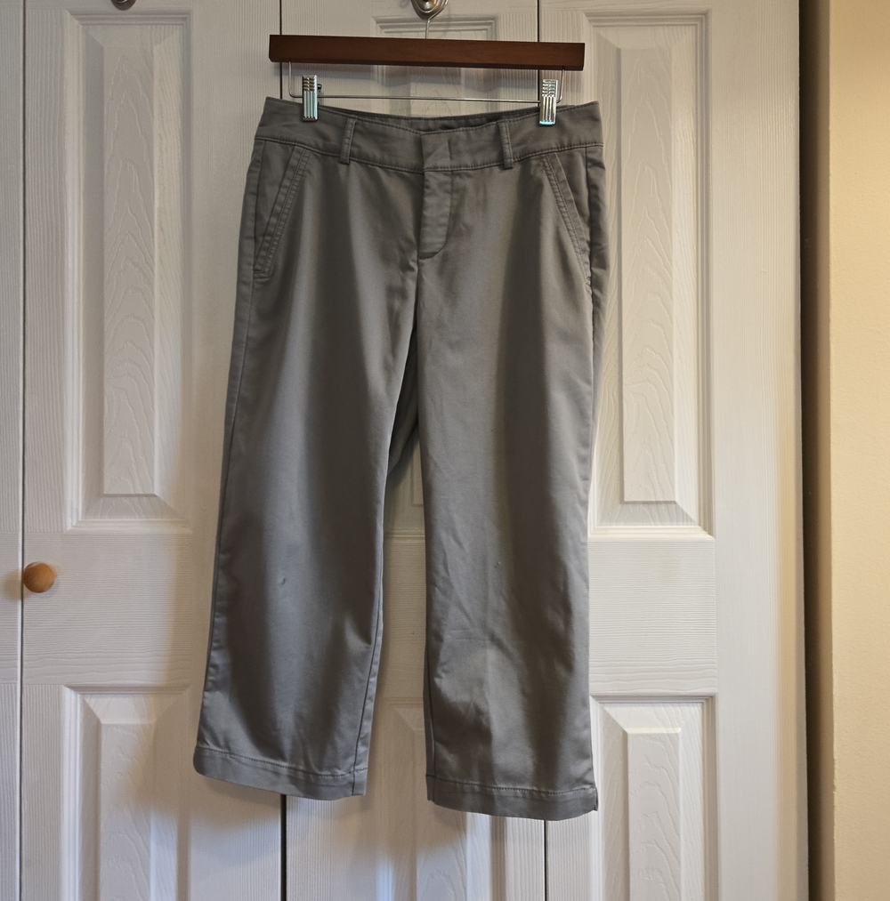 Dockers Women's Light Gray Cropped Straight-Leg Jeans
